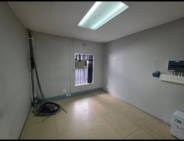 900M² WAREHOUSE TO LET IN ALRODE